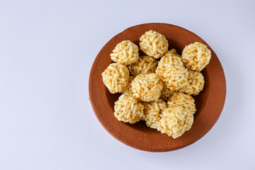 Murmura ladoo laddu puffed rice ball 
pori urundai Indian festival food snack sweet for Lohri Makar Sankranti Pongal Diwali harvest festival Tamil Nadu winter folk festival Punjab North India. 