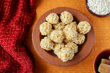Murmura ladoo laddu puffed rice ball 
pori urundai Indian festival food snack sweet for Lohri Makar Sankranti Pongal Diwali harvest festival Tamil Nadu winter folk festival Punjab North India. 