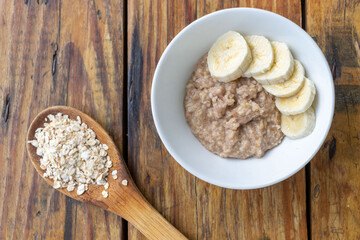 oatmeal with banana - vegan and healthy whole grains breakfast