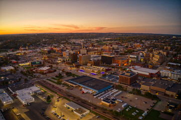 Aerial View of Downtown Sioux City, Iowa at Dusk - obrazy, fototapety, plakaty