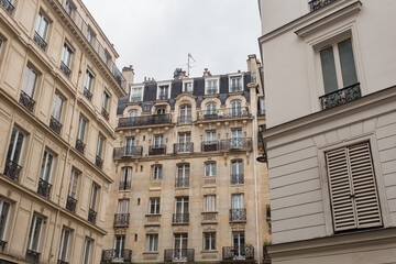 Fototapeta na wymiar Vintage buildings in urban Paris city center on overcast day
