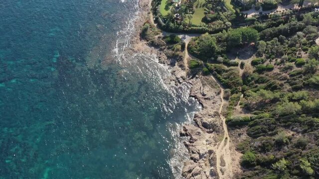 survol du golfe de Saint-Tropez et de la presqu&rsquo;ile de Ramatuelle dans le var sur la c&ocirc;te d'Azur