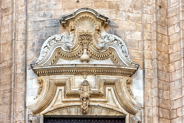 Catedral de la Santa Cruz sobre el mar y sus detalles en Cádiz, España - obrazy, fototapety, plakaty