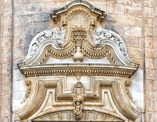 Catedral de la Santa Cruz sobre el mar y sus detalles en C&aacute;diz, Espa&ntilde;a	
