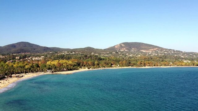 survol de Port-grimaud dans le golfe de Saint-Tropez sur la c&ocirc;te d'azur en France