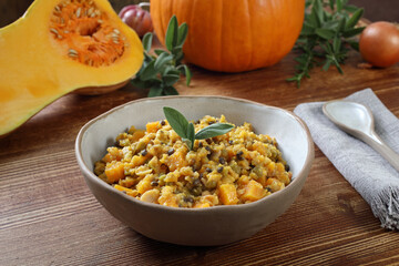 cibo vegetariano zucca e cereali