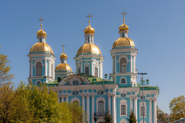 Fototapeta na wymiar Nikolsky cathedral on a spring day