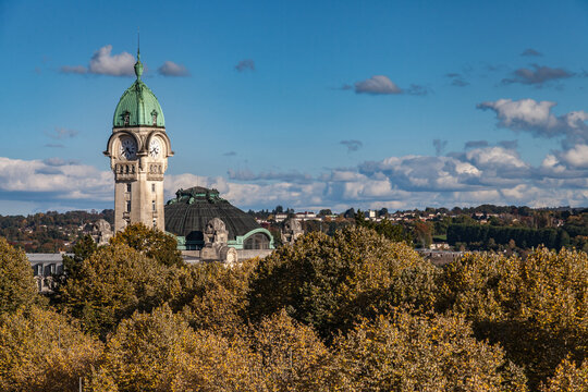 Limoges (Haute Vienne, France) - Gare des B&eacute;n&eacute;dictins en automne