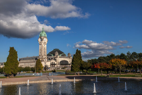 Limoges (Haute Vienne, France) - Vue automnale de la gare des B&eacute;n&eacute;dictins depuis le champ de Juillet