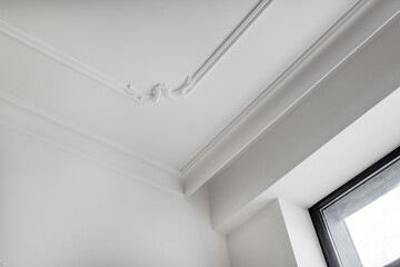 Detail of corner ceiling cornice with intricate crown molding.