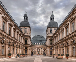 Cour intérieure de la Mairie de Lyon et l'opéra, France