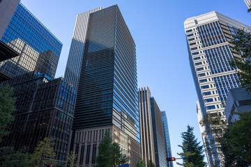 Fototapeta premium 東京大手町のオフィスビル群の風景