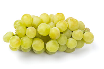 raisins verts frais isolés sur fond blanc