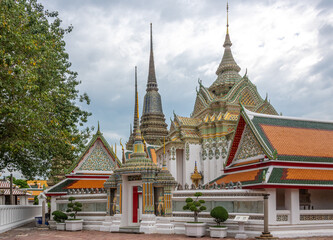 Naklejka premium Buildings and stupas at the landmark Wat Pho Temple in Bangkok