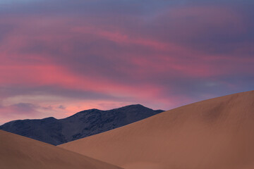 Fototapeta na wymiar Sand dune under the expressive sky