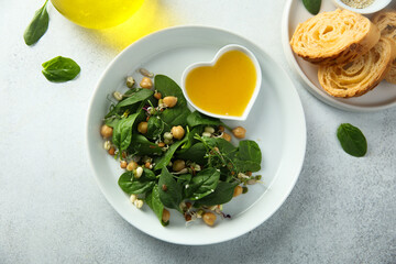 Healthy spinach salad with chickpea