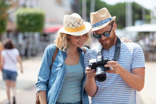 couple enjoying taking pictures while visiting city