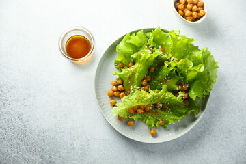 Healthy green salad with spicy chickpeas