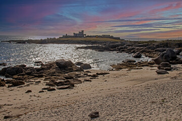 Trégunc. Coucher de soleil et contre-jour sur la Pointe de Trévignon. Finistère. Bretagne	