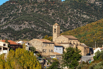 Fototapeta na wymiar Binies is a beautiful village that is at the entrance of the Valley of Anso in Spain