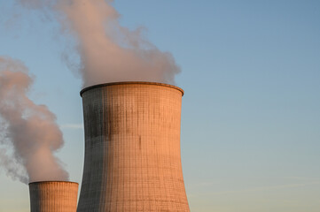 energie electricité nucleaire centrale coupure environnement climat rechauffement carbone Tihange
 - obrazy, fototapety, plakaty