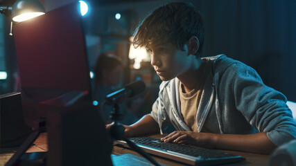 Obraz na płótnie Canvas Boy playing online video games at home