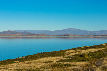 Fototapeta premium ニュージーランド カンタベリー地方にあるミルキーブルーの湖、プカキ湖のビューポイントから望む風景