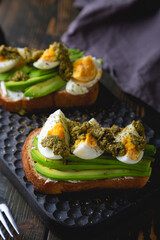 Avocado egg and pesto sandwich