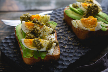 Avocado egg and pesto sandwich