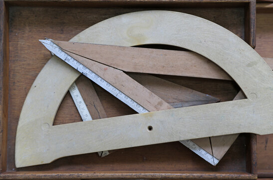 escuadra y cartab&oacute;n de madera antiguos vintage 4M0A7187-as21
