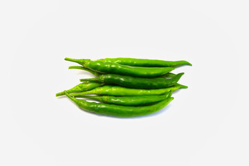 白背景の青唐辛子　コピースペースあり Green chili peppers (chile verde) on white background with copy space