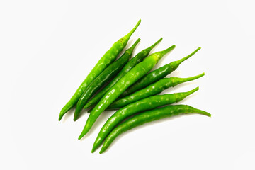 白背景の青唐辛子　コピースペースあり Green chili peppers (chile verde) on white background with copy space