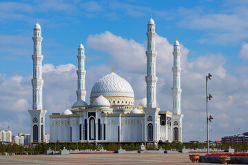 Khazret Sultan Mosque in the capital of Kazakhstan - the city of Astana - obrazy, fototapety, plakaty