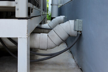 Outdoor air conditioning system with large pipes