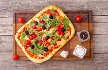 Traditional italian pizza with vegetables