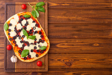 Traditional italian pizza with vegetables