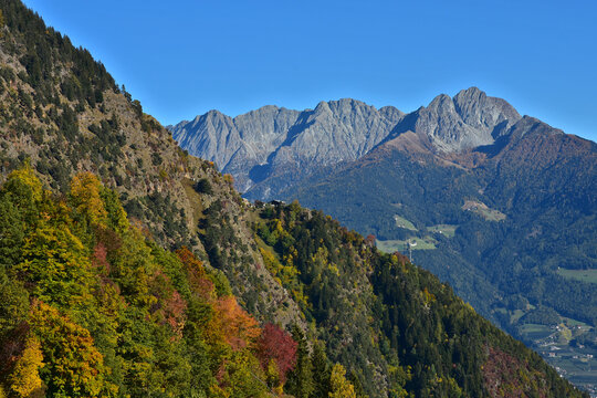 S&uuml;dtirol bei Meran, Blick zu Kleiner und Gro&szlig;er Ifinger, Verdinser Plattenspitze und Plattenspitzen