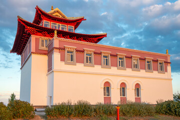 Obraz premium The old Temple of Syakyusn-Syume on a September evening. The neighborhood of Elista. Republic of Kalmykia, Russia