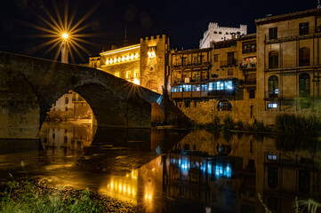 Fototapeta na wymiar Night photography of the medieval bridge of Valderrobres at night, Matarraña, Teruel, Spain
