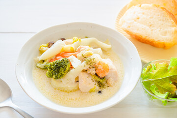 パンとシチューのランチ