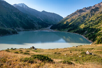 Obraz premium lake in the mountains