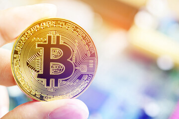 Cryptocurrency trend trading , Bitcoins are of great value can be used instead of money around the world , Bitcoin is more expensive on circuit board, crypto currency concept