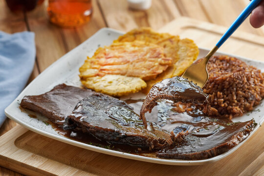 POSTA NEGRA CARTAGENERA CON UN TENEDOR Y PATACONES 