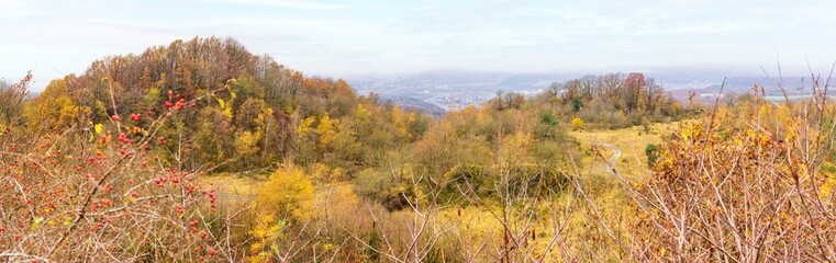 Fototapeta premium Blick vom einem Restgipfel des Hummelsberges über die abgebaute Basaltkuppe in Richtung Rheintal bei Neuwied und Remagen