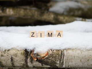 ZIMA - napis z drewnianych kostek.  - obrazy, fototapety, plakaty