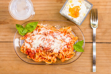 spaghetti with tomato sauce