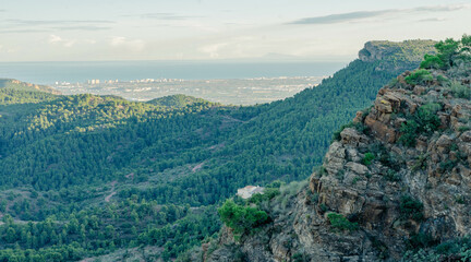 Fototapeta na wymiar El Garbí, Serra Calderona. Montaña rocosa.