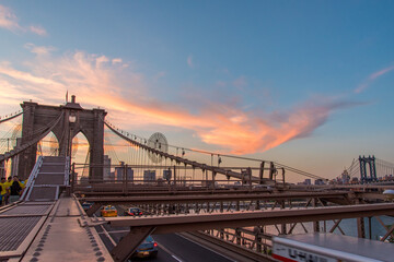 Naklejka premium Night coming over famous Brooklyn Bridge