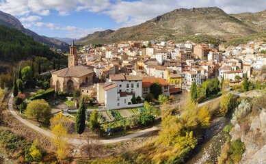 Obraz premium Panoramic view of arnedillo village in the mountains, spain