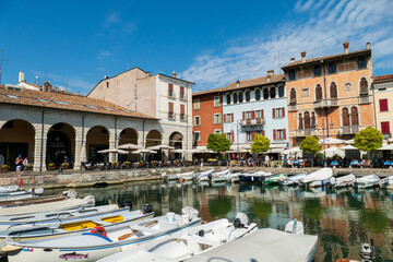 Fototapeta na wymiar Alter Hafen Porto Vecchio in Desenzano